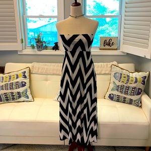 Maxi dress - strapless. Size S. Chevron print. Worn once